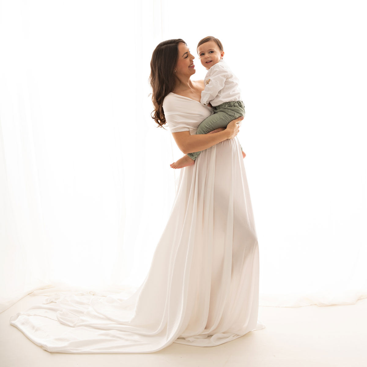 Babybauch Shooting mit Geschwister minimalist